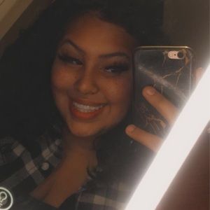 Meet your Posher, Lesly